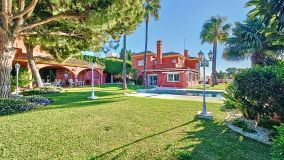 Villa for sale in Seghers, Estepona