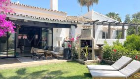 Villa for sale in Diana Park, Estepona Est