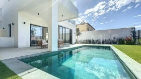 Villa for sale in Don Pedro, Estepona Ouest