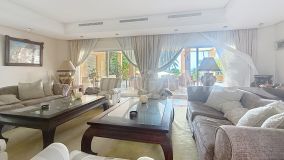 Villa zu verkaufen in Beach Side New Golden Mile, Estepona Ost
