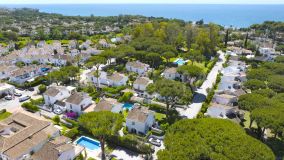 Villa for sale in Benamara, Estepona Est