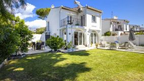 Villa for sale in Benamara, Estepona Est