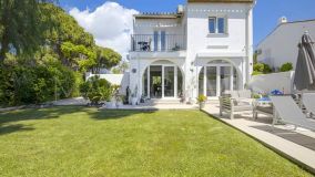 Villa for sale in Benamara, Estepona Est