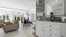 Villa for sale in Benamara, Estepona Est