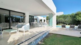 Villa for sale in El Paraiso, Estepona East