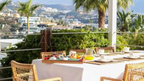 Villa for sale in La Alqueria, Benahavis