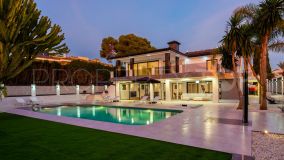 For sale 5 bedrooms villa in Los Monteros Playa