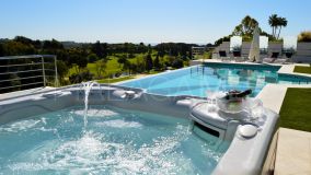 Villa for sale in Aloha, Nueva Andalucia