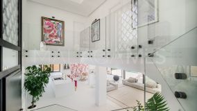 Villa for sale in Parcelas del Golf, Nueva Andalucia