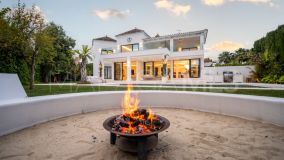 Villa for sale in Parcelas del Golf, Nueva Andalucia