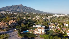 Villa for sale in Los Naranjos Golf, Nueva Andalucia