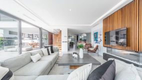 Villa en venta en El Campanario, Estepona Este