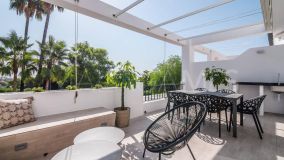 Lägenhet for sale in Altos de La Quinta, Benahavis