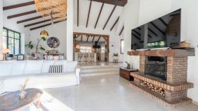 Villa for sale in Atalaya, Estepona East