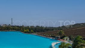 Sought after 3 bedroom corner apartment with an amazing view, in Alcazaba Lagoon! This lovely apartment comes with 3 bedrooms, 2 bathrooms and a big terrace,