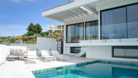 Villa for sale in La Alqueria, Benahavis