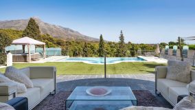 Villa for sale in Aloha, Nueva Andalucia