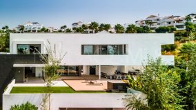 Villa for sale in La Alqueria, Benahavis