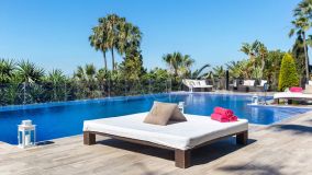 Villa en venta en Elviria, Marbella Este