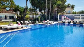 Villa en venta en Elviria, Marbella Este