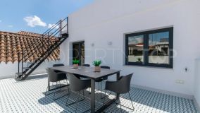 Casa adosada reformada en venta en Estepona