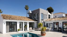 Villa for sale in Estepona Puerto