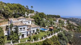 Villa for sale in El Madroñal, Benahavis