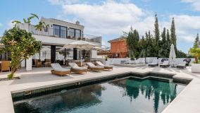 Villa for sale in El Rosario, Marbella Est