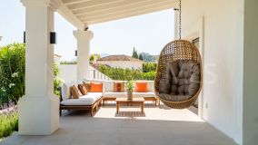 Villa for sale in Los Naranjos, Nueva Andalucia