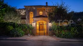 Villa for sale in Los Arqueros, 2,390,000 €