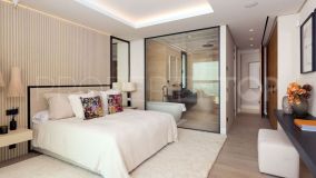 Apartamento de 3 dormitorios a la venta en Estepona Playa