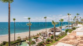 FIRST LINE BEACH RENOVATED TO THE VERY HIGH STANDARD PENTHOUSE IN ESTEPONA