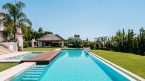 7 bedrooms villa for sale in Marbella Golden Mile