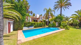 Incredible rustic-style villa in Seghers area, just a 10-minute walk from Estepona Town Center