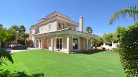 Fantastic 5 bed villa with swimming pool for sale in Manilva