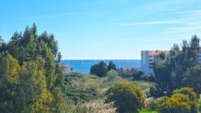 Fantastic 2 bedroom penthouse offering a large private terrace and sea views