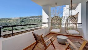 Luxurious Middle-Floor Apartment in Casares Golf, Malaga