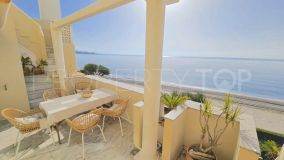 Precioso ático de 2 dormitorios en primera línea de playa en venta a pocos minutos de Estepona