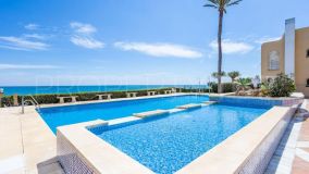 Beautiful 2-bedroom beachfront penthouse for sale a few minutes from Estepona