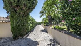 Villa for sale in Fuente del Espanto, Benahavis