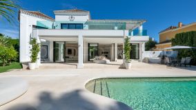 Situated in the pretty residential gated community of Parcelas del Golf, this newly refurbished luxurious 4 bedroom home is nestled right in the very heart the most exclusive location, adjacent to Royal Las Brisas Golf Course.