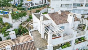 Impressive 3 bedroom penthouse with sea views in Casares Playa.