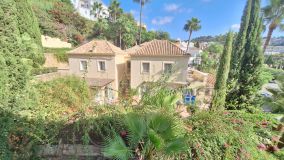 Villa for sale in Los Arqueros, Benahavis