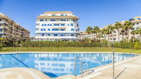 Beautiful 3-bed apartment with terrace and sea views in the well-known residential La Noria.