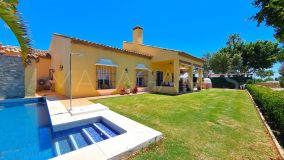 Casa en venta en La Duquesa Golf, Manilva
