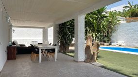 Maison for sale in Buenas Noches, Estepona Ouest