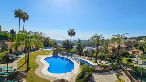 Buy penthouse with 3 bedrooms in Marbella