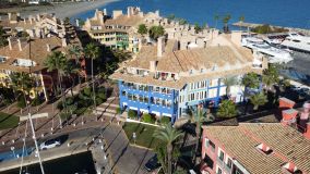 Buy penthouse in Sotogrande Puerto Deportivo with 4 bedrooms