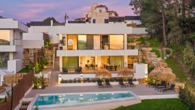 Las Lomas de Nueva Andalucia 5 bedrooms villa for sale