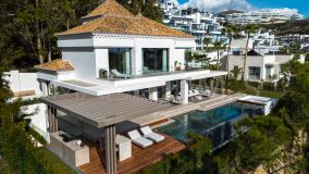 Villa for sale in El Herrojo, Benahavis